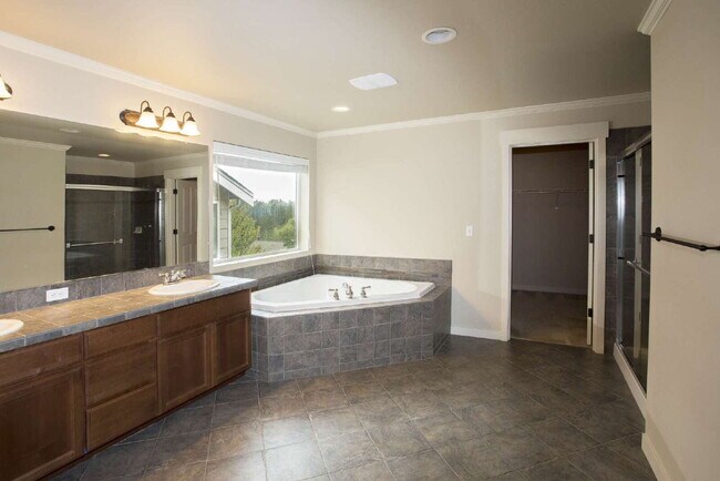 Building Photo - Beautiful 4 Bedroom in Bothell