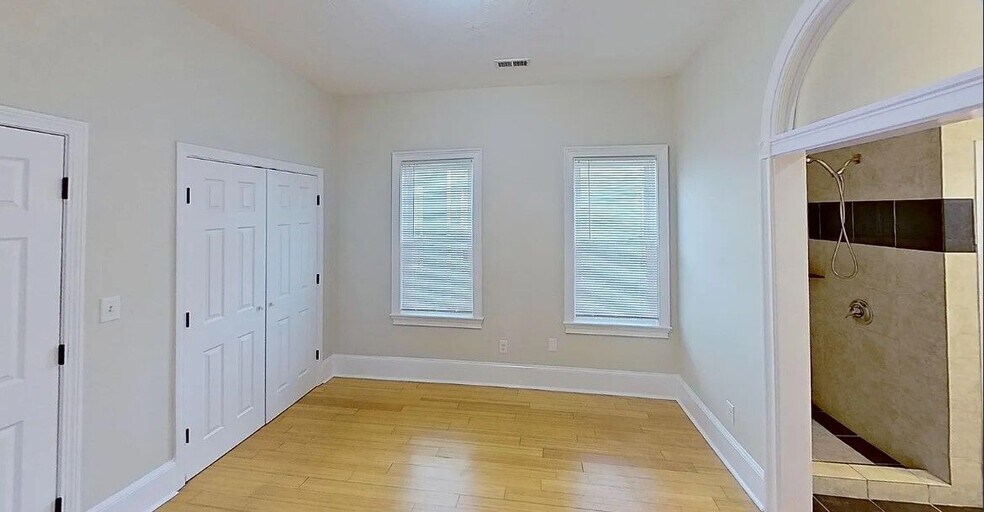 Building Photo - 9 Landor Rd