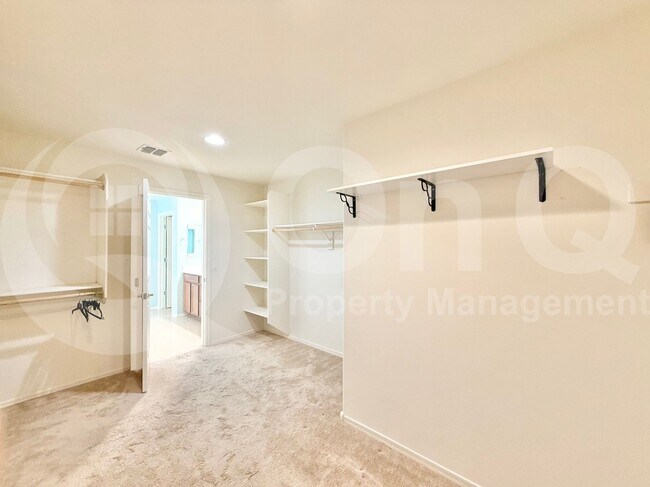 Building Photo - 218 N 109th Dr