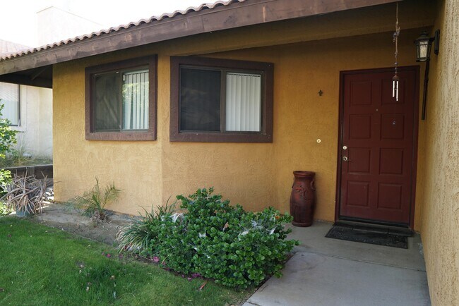 Building Photo - 53805 Avenida Martinez