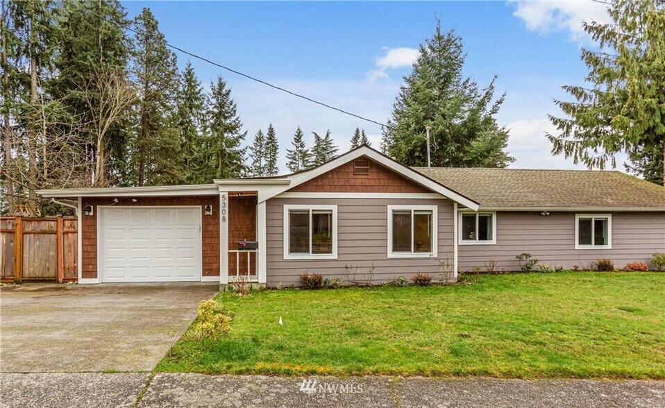 Building Photo - 4 Bed 2 Bath Home in Mountlake Terrace!