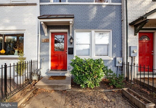 Primary Photo - 1123 3rd St NE