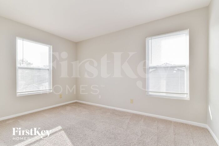 Building Photo - 723 Sedgewick Ln