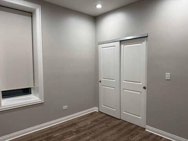 Building Photo - 2009 W 21st Pl