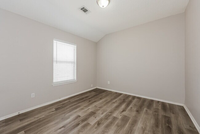 Building Photo - 665 Beatty Dr