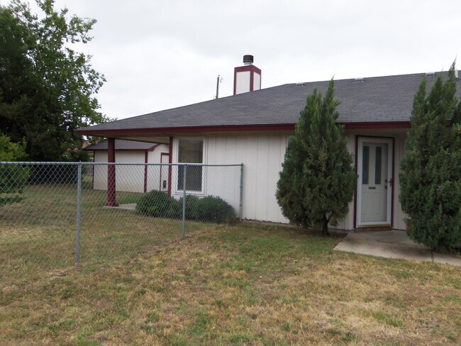 Building Photo - 2414 Tracey Ann Ln