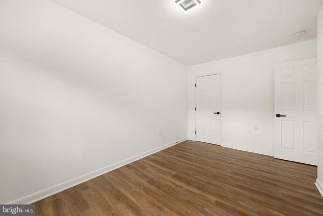 Building Photo - 14874 Emberdale Dr