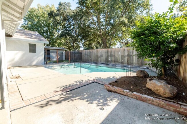 Building Photo - 5912 Laguna Villa Way
