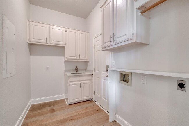 Building Photo - 3908 Edwards Mountain Dr