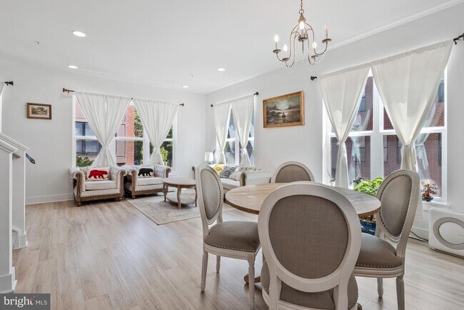 Building Photo - 40 Mural Walk NE