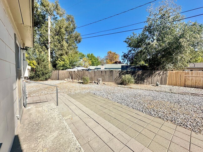 Building Photo - Charming 2-bedroom, 1-bathroom house