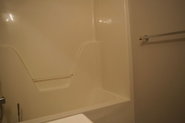 Building Photo - Great 3 Bed 2 Bath House In Ashland MO!
