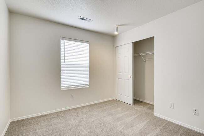 Building Photo - Great Single Family Home In Central Hillsb...