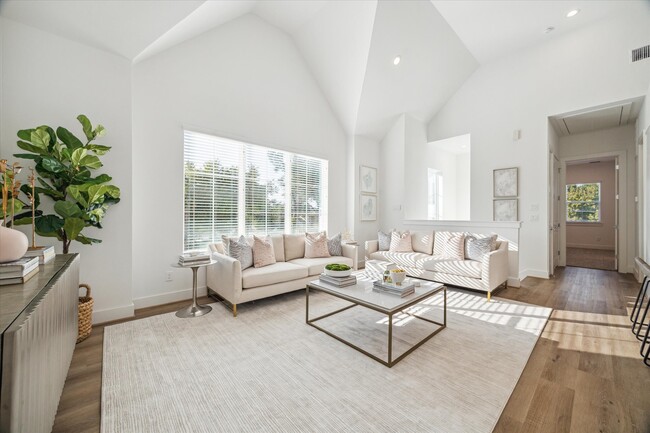 Building Photo - 845 Elkhart St