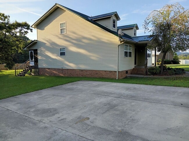 Building Photo - 104 Majestic Dr