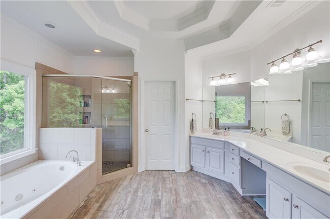 Building Photo - 2870 Roanoke Rd