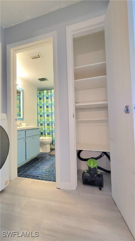 Building Photo - 300 Valley Stream Dr