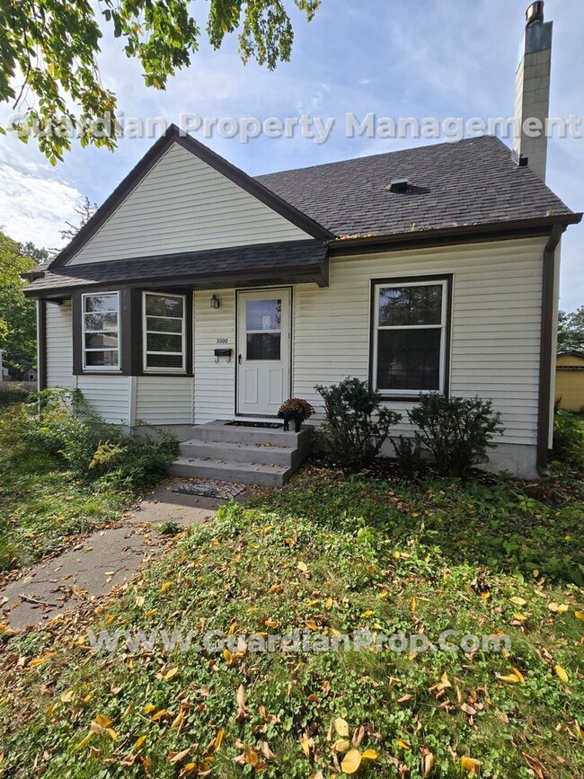 Building Photo - Free Nov. Rent! NE Minneapolis Single Fami...