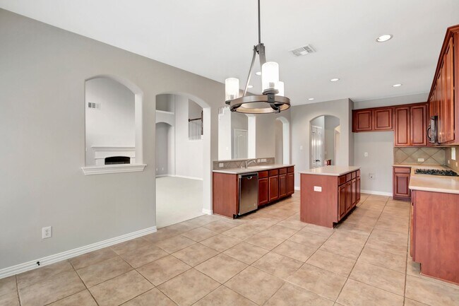Building Photo - Stonebridge Ranch Beauty
