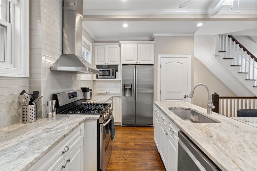 Building Photo - 12 Colebrook St