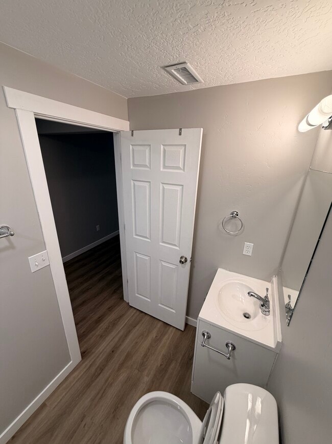 Building Photo - 4459 Pine Hollow Dr