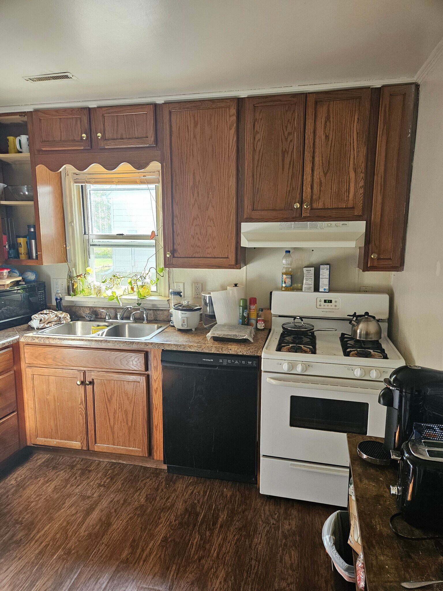Kitchen 2 - 329 W Benton St
