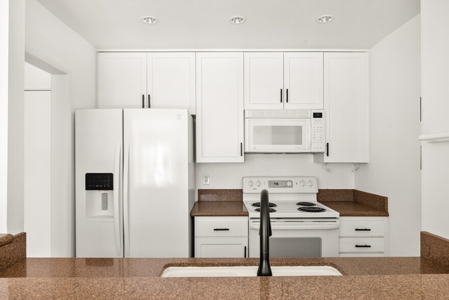 Kitchen - 8740 Tuscany Ave
