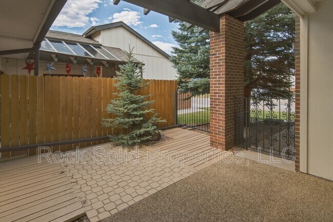 Building Photo - 5416 Meadowbrook Dr