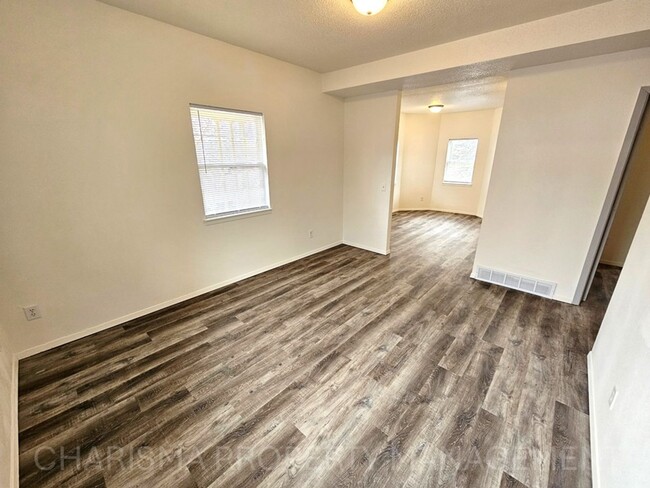 Building Photo - Cozy Two-Bedroom Apartment – Great Locatio...