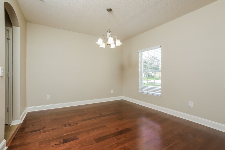 Building Photo - 491 Shirley Dr
