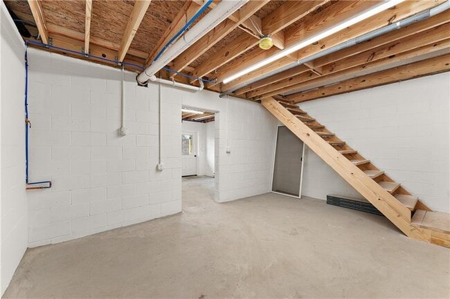 Building Photo - 379 Beaver St