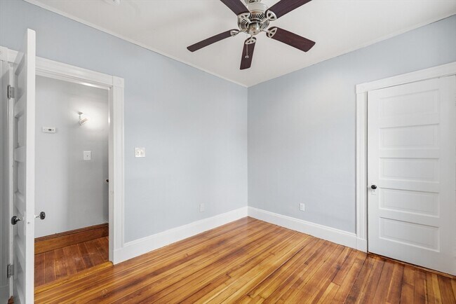 Building Photo - 111 Dustin St