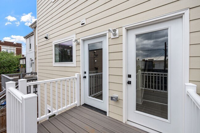 Building Photo - 3552 Warder St NW