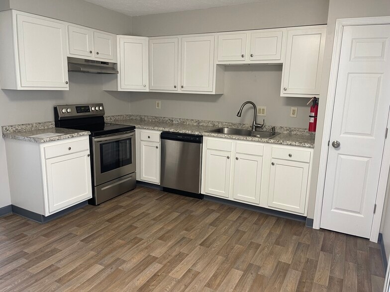 Beautiful new renovated kitchen! - 185 Mills St