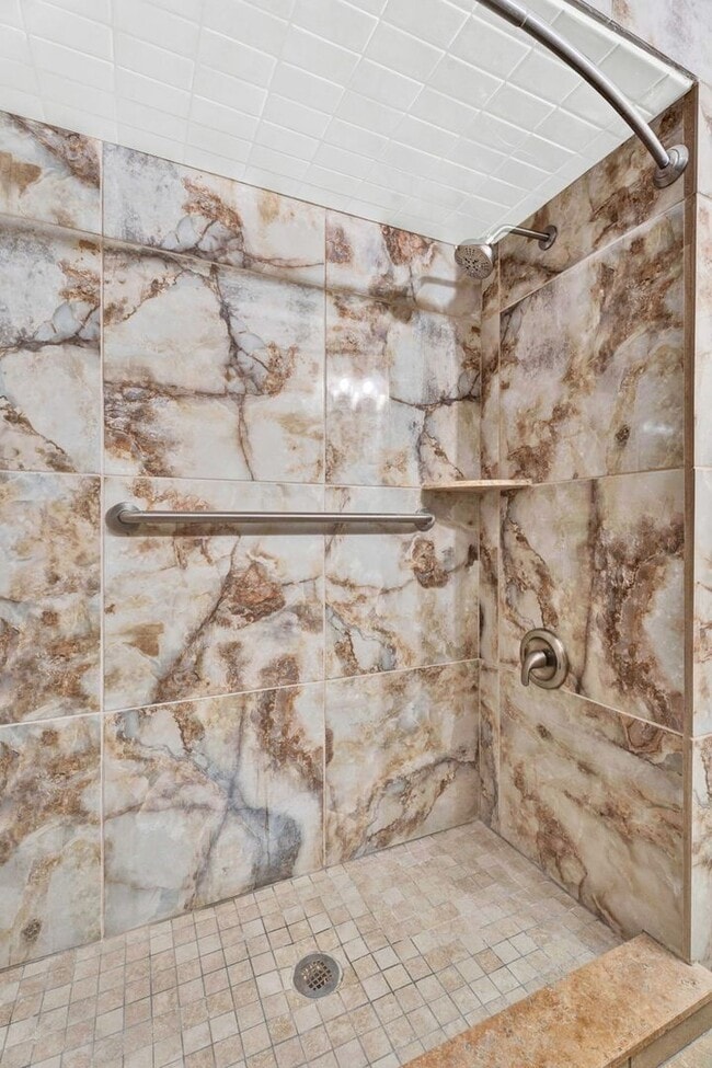 Building Photo - 3BD | 3BTH - HOT TUB - WATER FRONT - NEWLY RENOVATED - ON SYLVAN LAKE