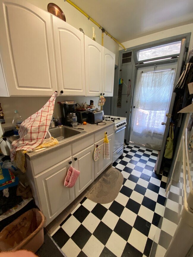 Interior Photo - 1026 Lyon
