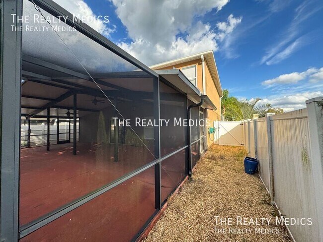 Building Photo - 1328 Karok St