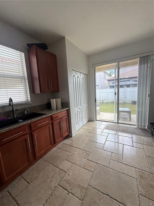 Building Photo - 3910 NE 13th Dr