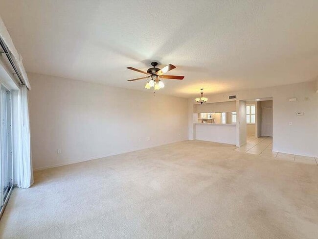 Building Photo - 1200 Country Club Dr