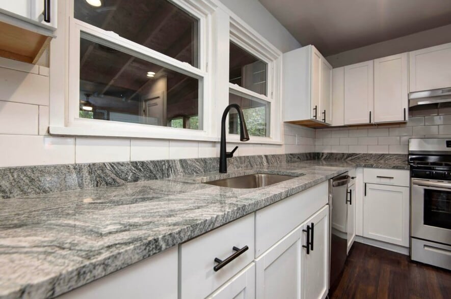 Building Photo - 740 S Warren Ave