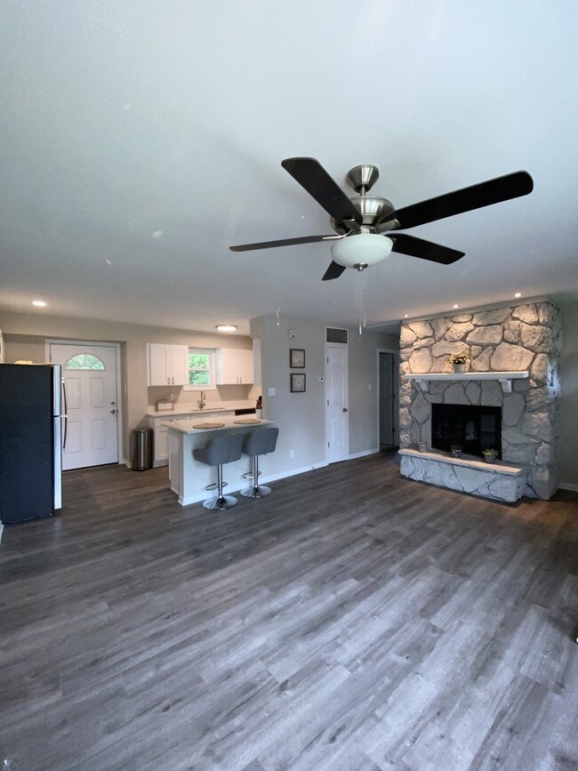 Building Photo - 1902 Burry Cir Dr