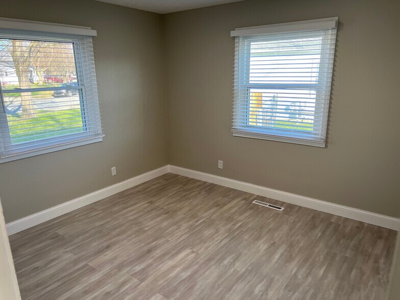 Front left Bedroom 2 - 4571 Moraine Ave