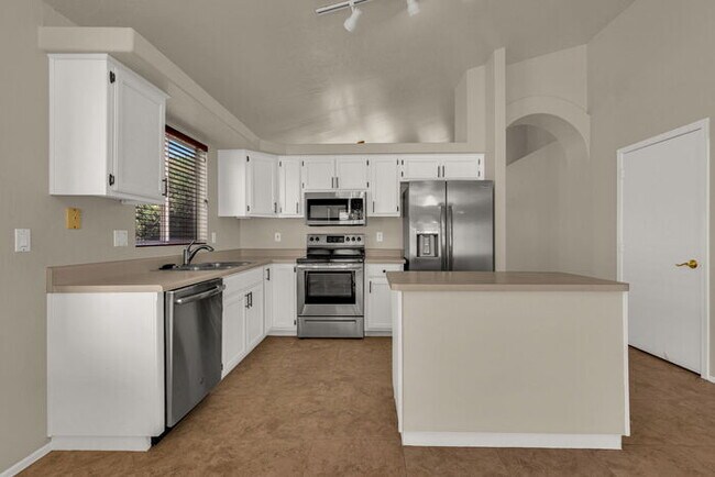 Building Photo - The Springs Beautiy