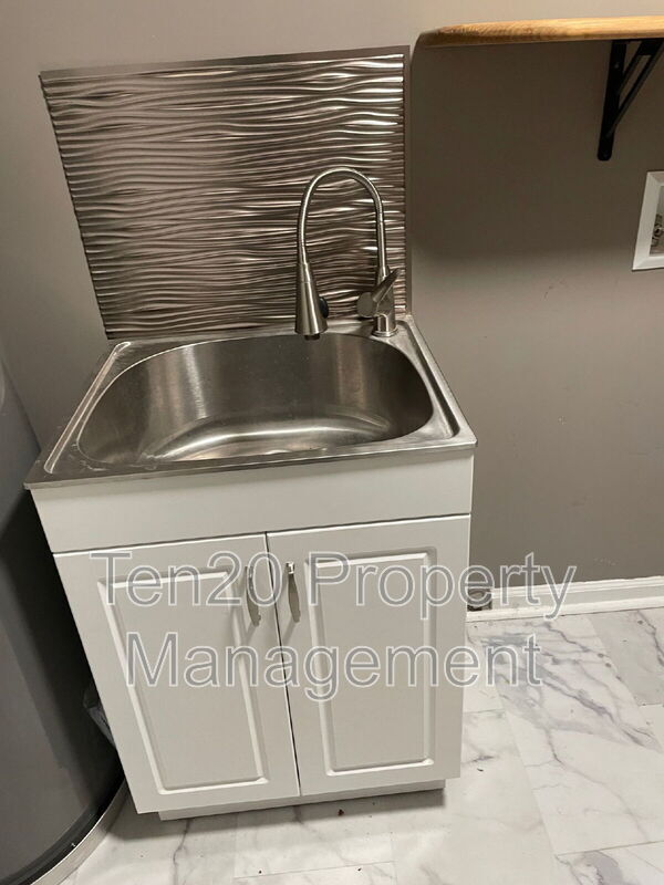 Building Photo - 3211 Maricopa Dr