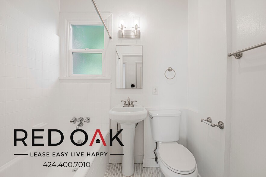 Building Photo - 1818 Whitley Ave