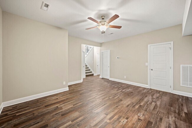 Building Photo - Beautiful Like-New Split Foyer Home Off Ex...