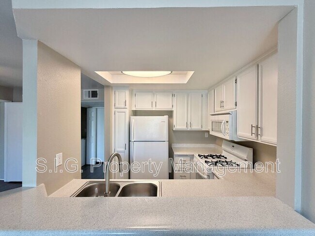 Building Photo - 4500 Laurel Canyon Blvd