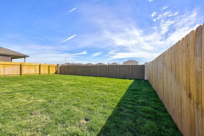 Building Photo - 618 Waterway Ave