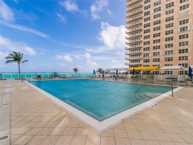 Building Photo - 3900 Galt Ocean Dr