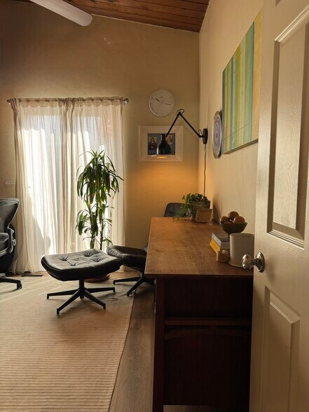 Building Photo - 2075 Thomas Ave